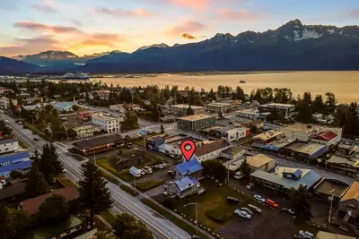 Walk Everywhere~Views~Heated Floors~A Space 4 All