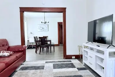 Image de Updated Home: Min From Airport: Cozy Duplex Unit