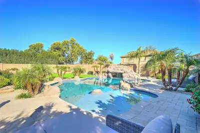 Image de Stunning 5-Bedroom, 3-Bathroom Western Golf Retreat in Johnson Ranch, Arizona