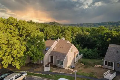 Image de Hideaway Cove, woodland serenity + modern comfort in the Galena Territory