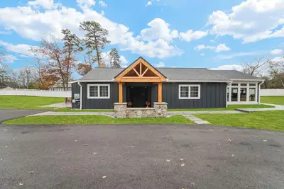 Image de Luxury Lakefront Retreat, Private Waterfront, Sunsets & Serenity