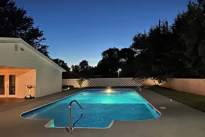 Image de Spacious Home with Heated Swimming Pool + Hot Tub + Event Room + Large Kitchen