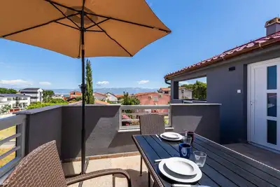 Image de Appartement de deux chambres avec la terrasse Vir (A-23333-b)