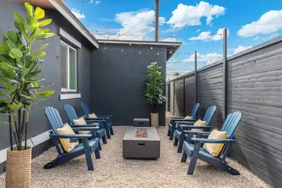 Image de Luxe Downtown Retreat • 3 Beds • Fire Pit • Bbq