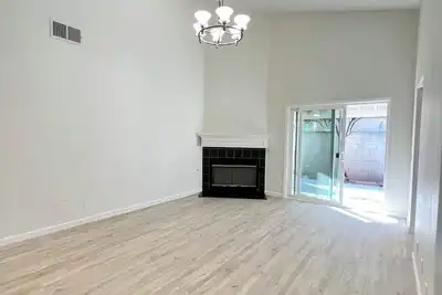 Image de Beautiful 2-bedroom house with Ac in welcoming Alhambra