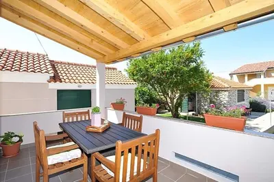 Image de Appartement d'une chambre prés de la plage Poljana, Ugljan (A-24970-b)