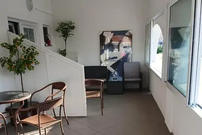 Image de Appartement de deux chambres avec la terrasse et la vue sur le mer Vir (A-25042-b)