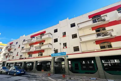 Image de Perfect Studio with 4 single beds full equipment located in San Anton Hotel.