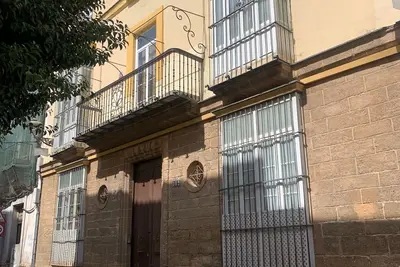 Relax, beaches, wineries and castle