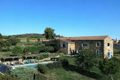 Image de Grande maison en Ardèche pour groupes – piscine naturelle, jusqu’à 26 pers.