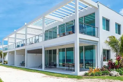 Image de Luxury 3 Bedroom Waterfront Condo in Paradise