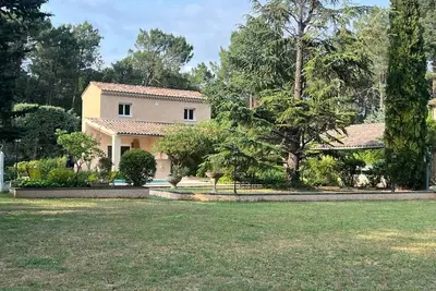 Image de Nouveau gite 2 chamb climatisées nature et calme, piscine. Proche village+Ocres