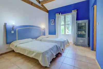 Image de Cézanne – Confort, espace et détente pour familles et amis, vue sur parc