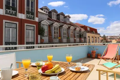 Image de Azulejos Charming Flat with Terrace by LovelyStay