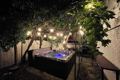 Image de Spacious Modern House w/ Hot tub & Mountain Views