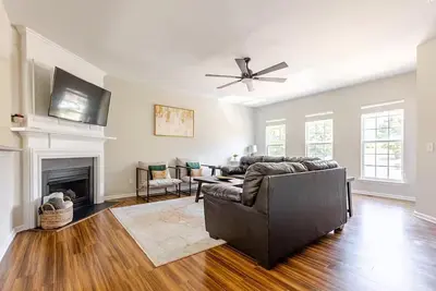 Image de Spacious Home- central to Airport, Crabtree & food