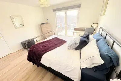 Image de Private and Fresh 4 Bedroom in Beautiful Dundas Hamilton with yard near McMaster