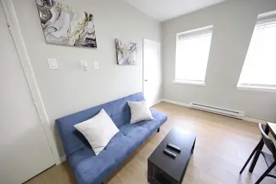 Image de 3 Bdrm Apt Next to Airport/5 min to Downtown