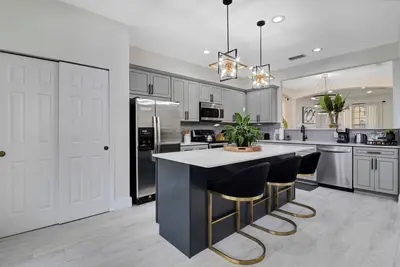 Image de Spacious 6-bedroom villa in Davenport with S/W facing pool and outdoor kitchen