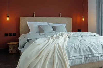 Spacious 4br Luxury Chalet with Jacuzzi, Courtyards & Fireplace