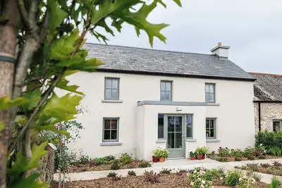 Image de Authentically restored Cork farmhouse, contemporay finishes and outdoor jacuzzi
