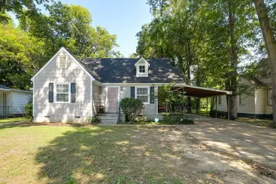 Image de Updated North Greenwood Cottage < 1 Mi to Dtwn!