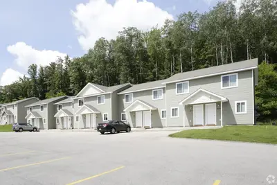 Image de Holiday Village Townhomes – Your All-Season Retreat in Traverse City