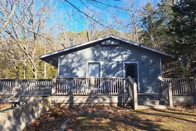 Image de Wildwood Hideaway- 2-bedroom cozy and secluded home close to Beaver Lake