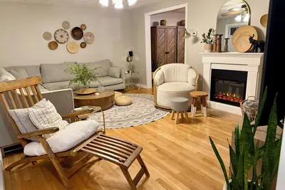 Image de Charming 3-bedroom house in delightful Charlestown with Ac  sleeps 8  beach pass