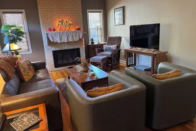 Cotner Cottage: Cozy, Central, Connected