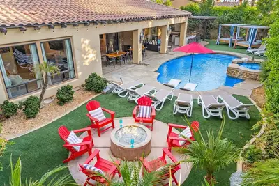 Image de Melrose Place: Pool, Spa, Fire Pit, Cabanas, Ping Pong!