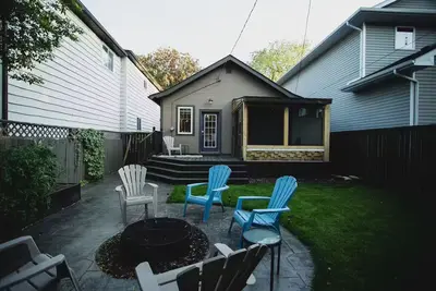 Image de Central Home w/ Backyard and Garage parking Space close to Broadway and Downtown