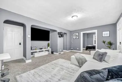 Image de Weber Duplex House Lower Unit Near Highland Square