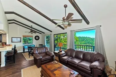 Cozy Bear Cabin  Adorable Crestline Relaxing Getaway