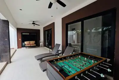 Image de Spacious bedrooms, pool, foosball and Picketball. Near the beach