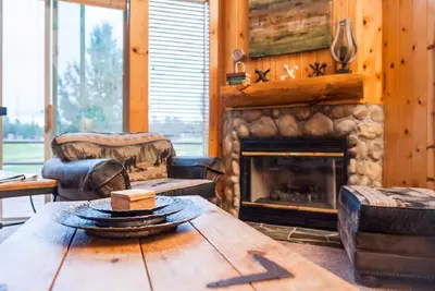 Image de Restful 3-bedroom chalet at Eagle Crest with Ac on the golf course.