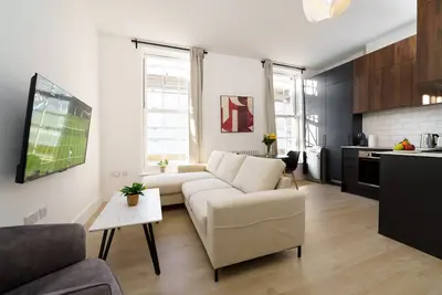 Image de Brand New! Our stylish one-bedroom w/ensuite is close to Iconic Camden Town