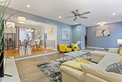 Image de Classic: 5br-3bt Spacious Modern House!