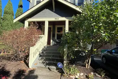 Image de Charming 3-bedroom house with hot tub and game room in Seattle across from park