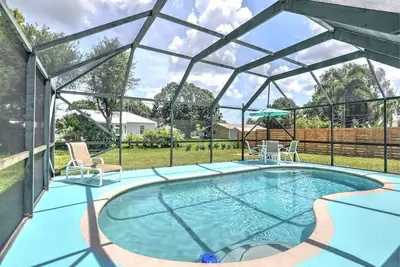 Image de Family-Friendly Sebastian Pool Home: Screened Lanai, Fire Pit & Patio! ☀️