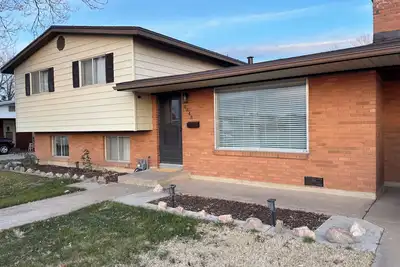 Image de Spacious 4-bedroom house in quaint Roy. Sleeps 7