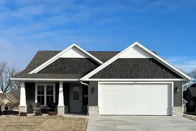 Image de Eaa Housing • Spacious 3br Home • 7 Miles to Grounds • 2 Kings • Covered Porch