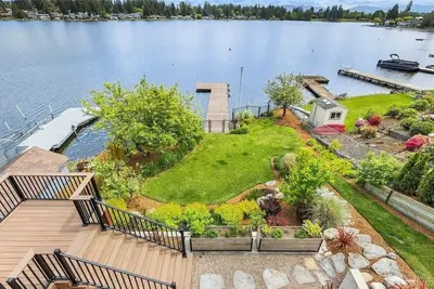 Image de Amazing 2-Bd waterfront in Kent/Seattle. Dock, Bbq, Paddle boards, Game room!