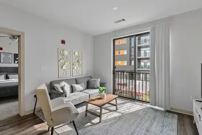 Comfy 2br in Mid-Rise | Perfect for Groups