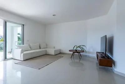 Image de Family-friendly beach retreat with pool, jetted tub & beach access