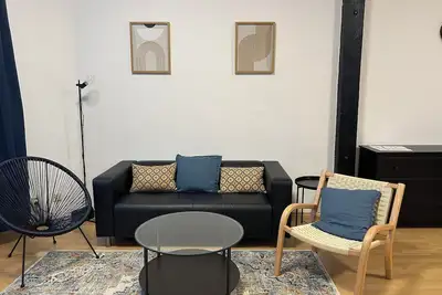 Image de Large, quiet old building apartment in the old town | Ideal for families & business guests