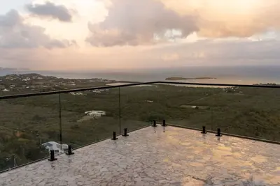 Image de Hillside Compound with Ocean Views