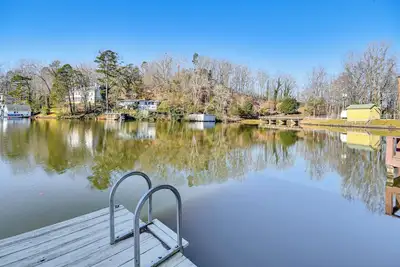 Image de Lake Escape in South Carolina: Dock & Patio!