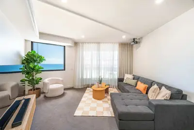 Image de Cinema by the Sea - Beachfront 2-Bed Retreat