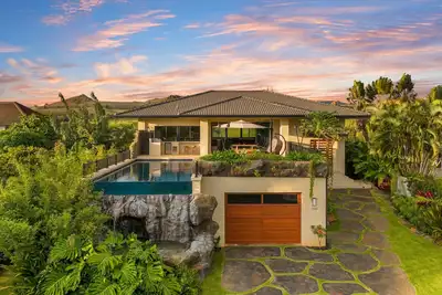 Image de Large 4br Home w Private Pool and Spa